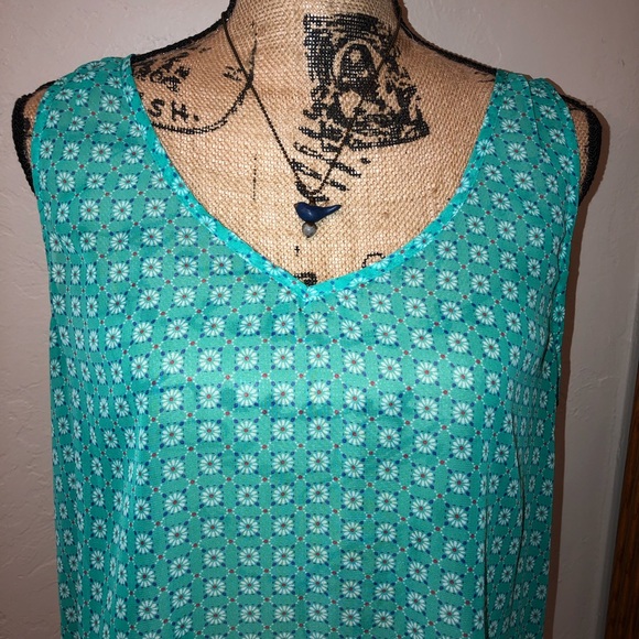 Gap Patterned Tank - Like New - Picture 1 of 6